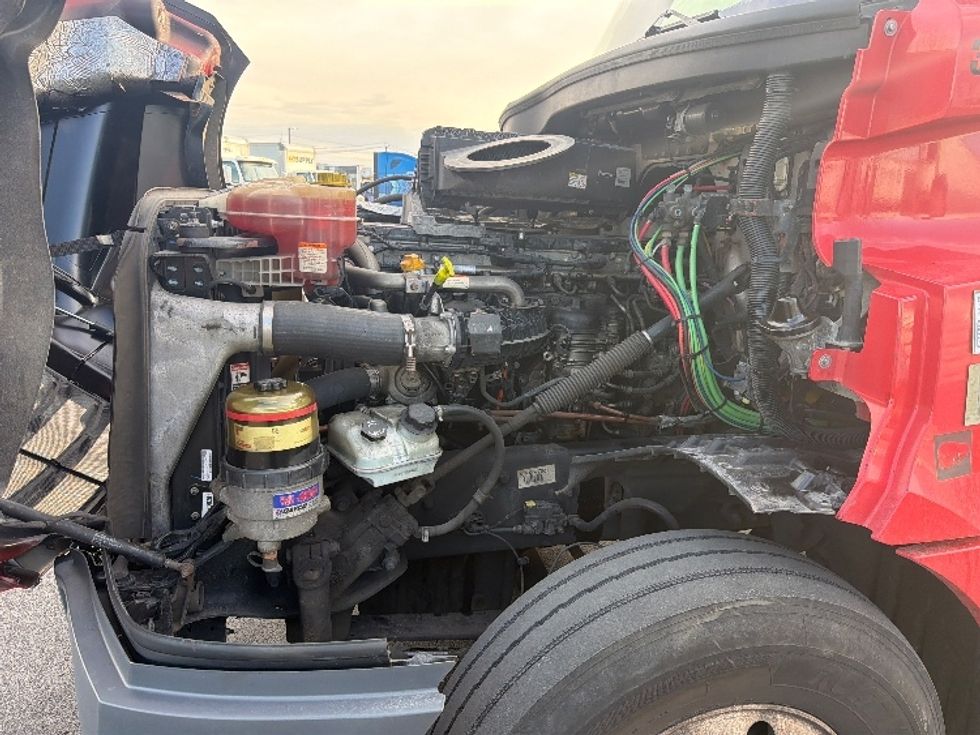 Day Cab Tractor-Heavy Duty Tractors-Freightliner-2019-T12664ST-Linden-NJ-302,178\n\t\tmiles-$ 42,500 - Image 16