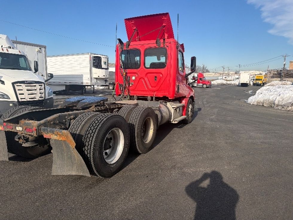 Day Cab Tractor-Heavy Duty Tractors-Freightliner-2019-T12664ST-Linden-NJ-302,178\n\t\tmiles-$ 42,500 - Image 7