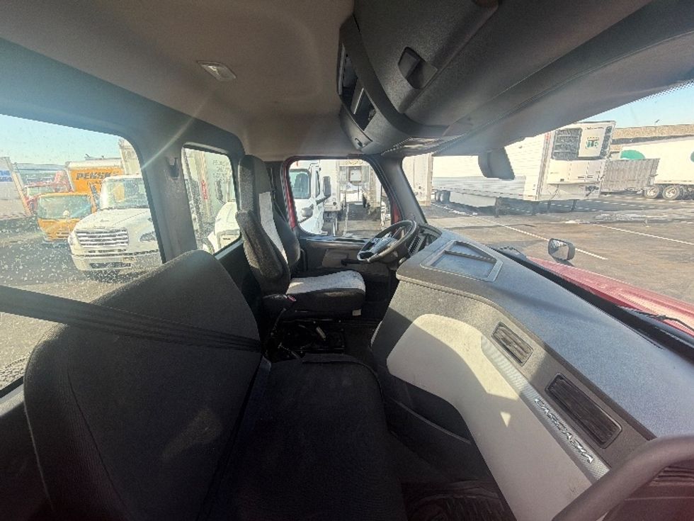 Day Cab Tractor-Heavy Duty Tractors-Freightliner-2019-T12664ST-Linden-NJ-302,646\n\t\tmiles-$ 42,000 - Image 14