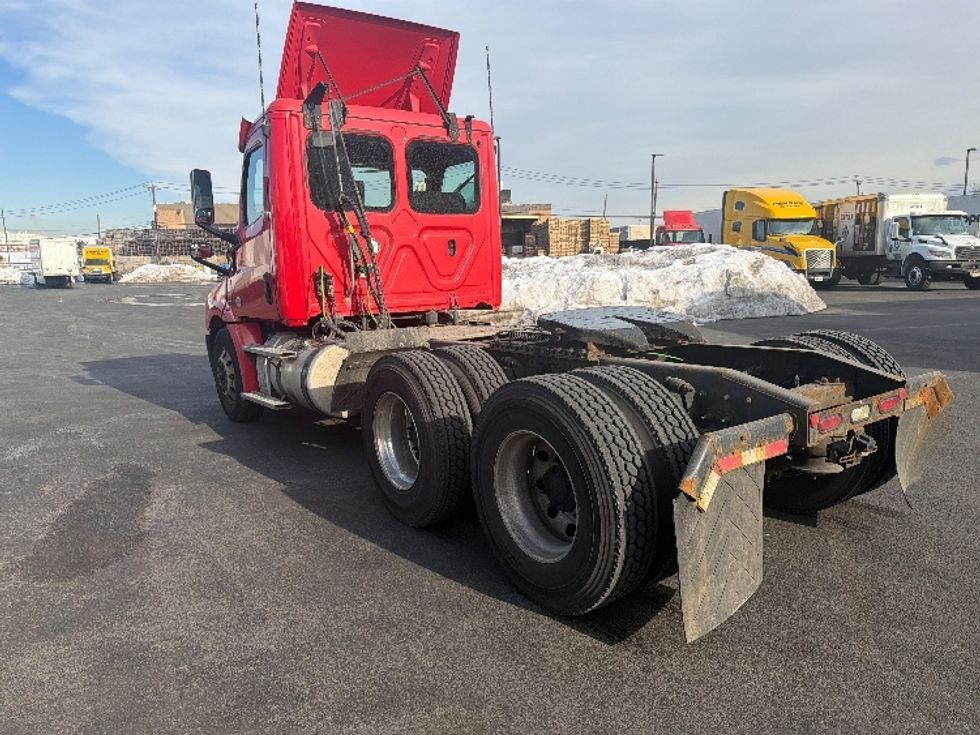 Day Cab Tractor-Heavy Duty Tractors-Freightliner-2019-T12664ST-Linden-NJ-302,646\n\t\tmiles-$ 42,000 - Image 5