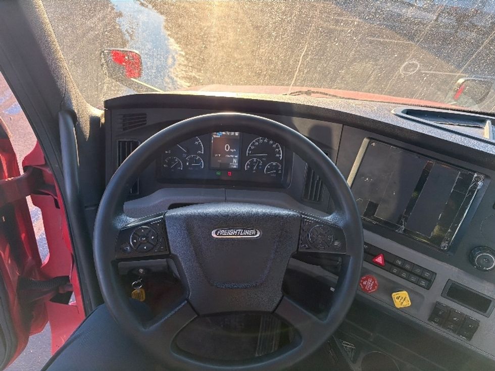 Day Cab Tractor-Heavy Duty Tractors-Freightliner-2019-T12664ST-Linden-NJ-329,795\n\t\tmiles-$ 46,750 - Image 11