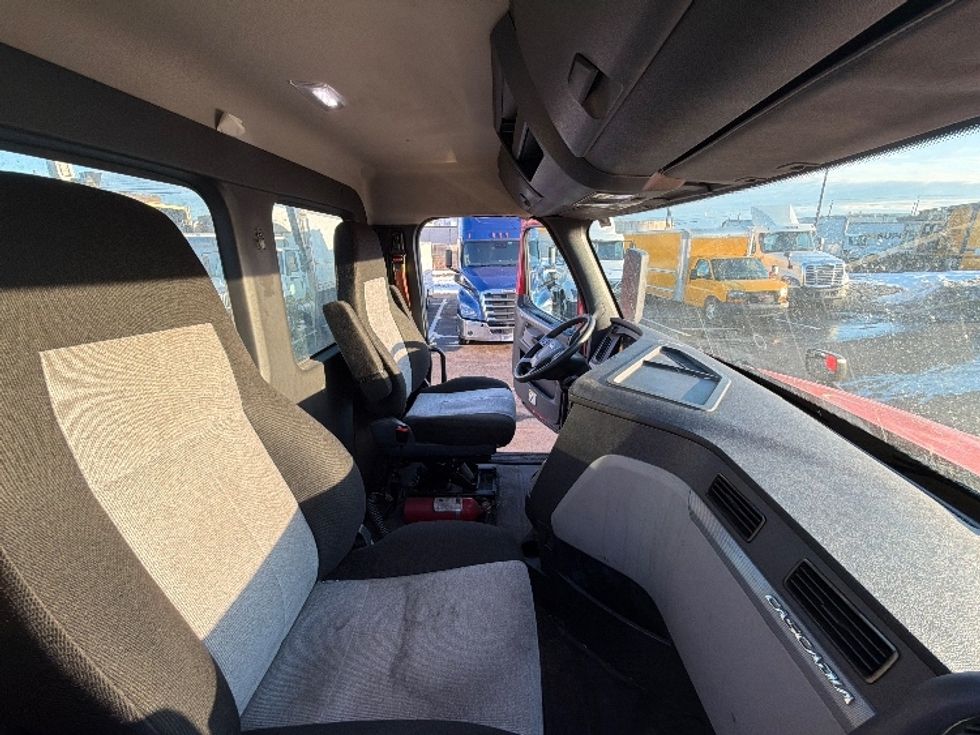 Day Cab Tractor-Heavy Duty Tractors-Freightliner-2019-T12664ST-Linden-NJ-329,795\n\t\tmiles-$ 46,750 - Image 14