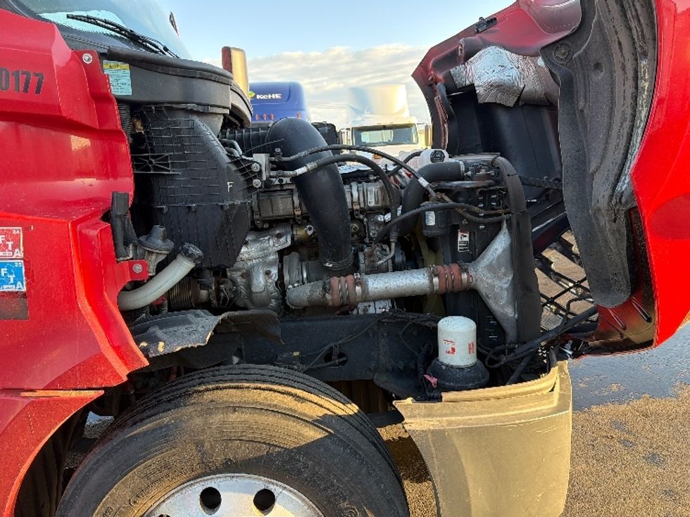Day Cab Tractor-Heavy Duty Tractors-Freightliner-2019-T12664ST-Linden-NJ-329,795\n\t\tmiles-$ 46,750 - Image 15