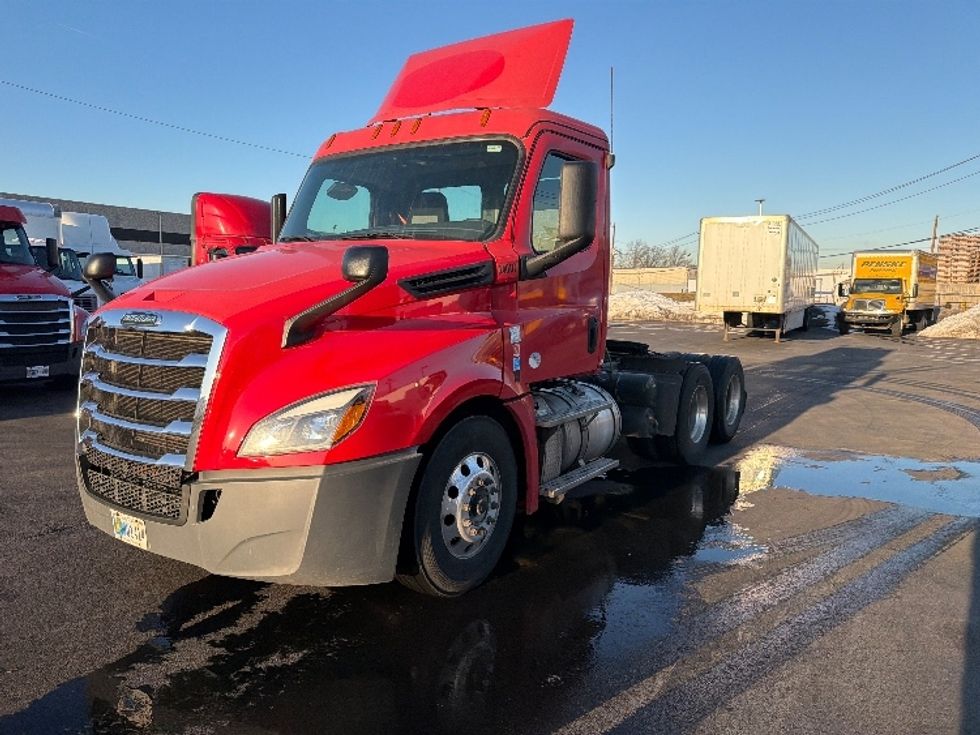 Day Cab Tractor-Heavy Duty Tractors-Freightliner-2019-T12664ST-Linden-NJ-329,795\n\t\tmiles-$ 46,750 - Image 3