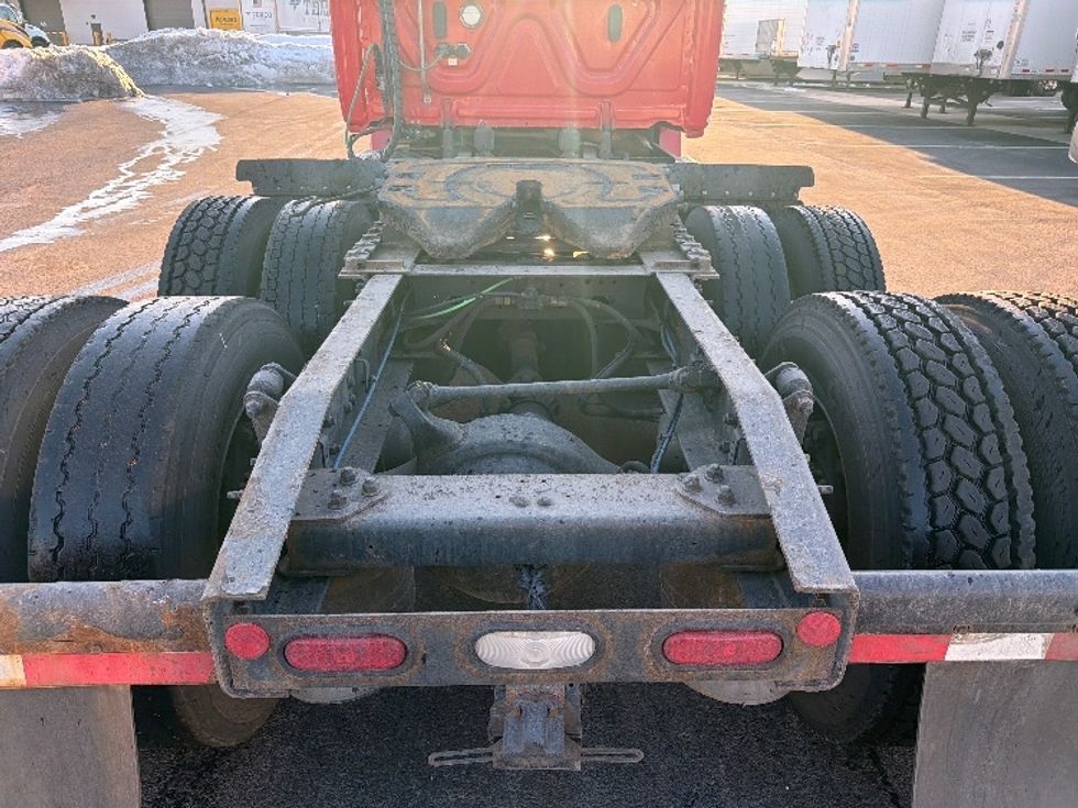 Day Cab Tractor-Heavy Duty Tractors-Freightliner-2019-T12664ST-Linden-NJ-329,795\n\t\tmiles-$ 46,750 - Image 6