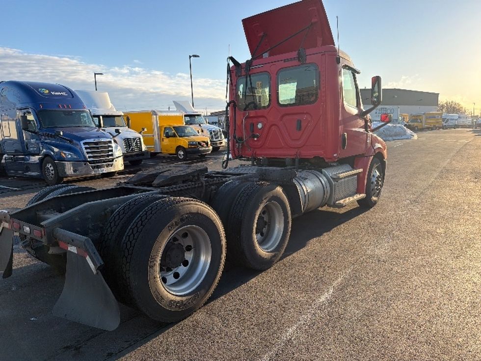 Day Cab Tractor-Heavy Duty Tractors-Freightliner-2019-T12664ST-Linden-NJ-329,795\n\t\tmiles-$ 46,750 - Image 7