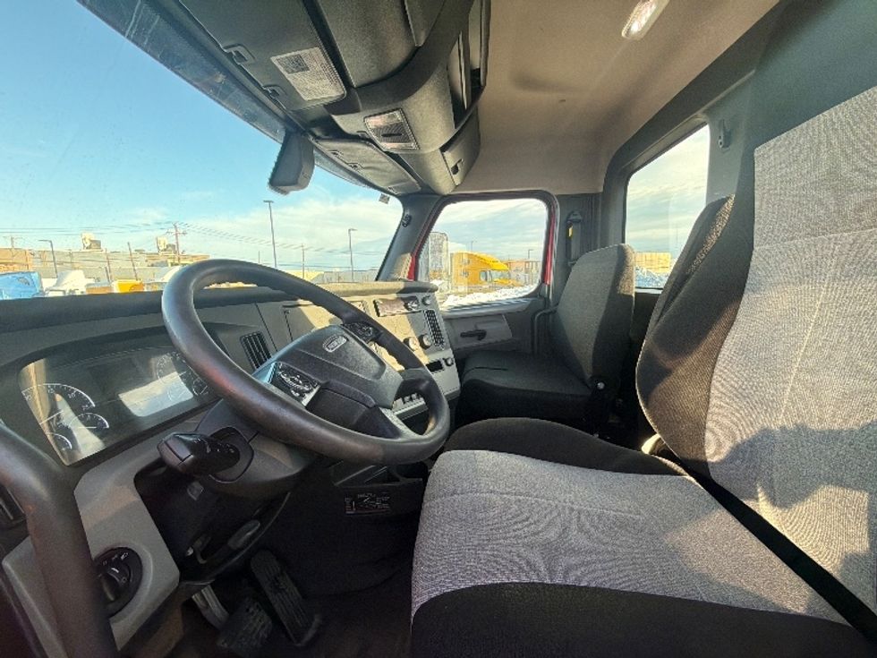 Day Cab Tractor-Heavy Duty Tractors-Freightliner-2019-T12664ST-Linden-NJ-333,999\n\t\tmiles-$ 42,500 - Image 10