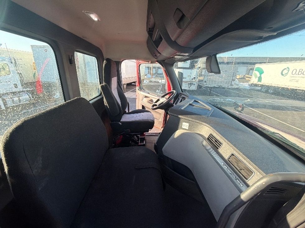 Day Cab Tractor-Heavy Duty Tractors-Freightliner-2019-T12664ST-Linden-NJ-333,999\n\t\tmiles-$ 42,500 - Image 14