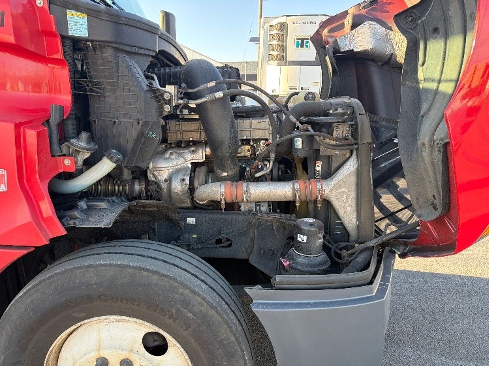 Day Cab Tractor-Heavy Duty Tractors-Freightliner-2019-T12664ST-Linden-NJ-333,999\n\t\tmiles-$ 42,500 - Image 15