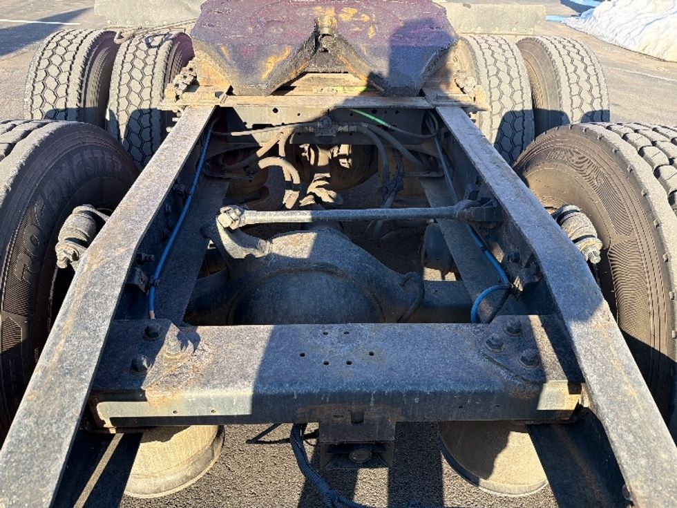 Day Cab Tractor-Heavy Duty Tractors-Freightliner-2019-T12664ST-Linden-NJ-333,999\n\t\tmiles-$ 42,500 - Image 6