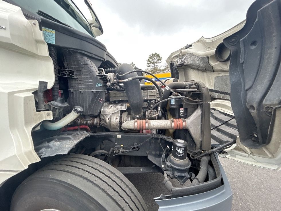 Day Cab Tractor-Heavy Duty Tractors-Freightliner-2019-T12664ST-Linden-NJ-352,045\n\t\tmiles-$ 5,001 - Image 15