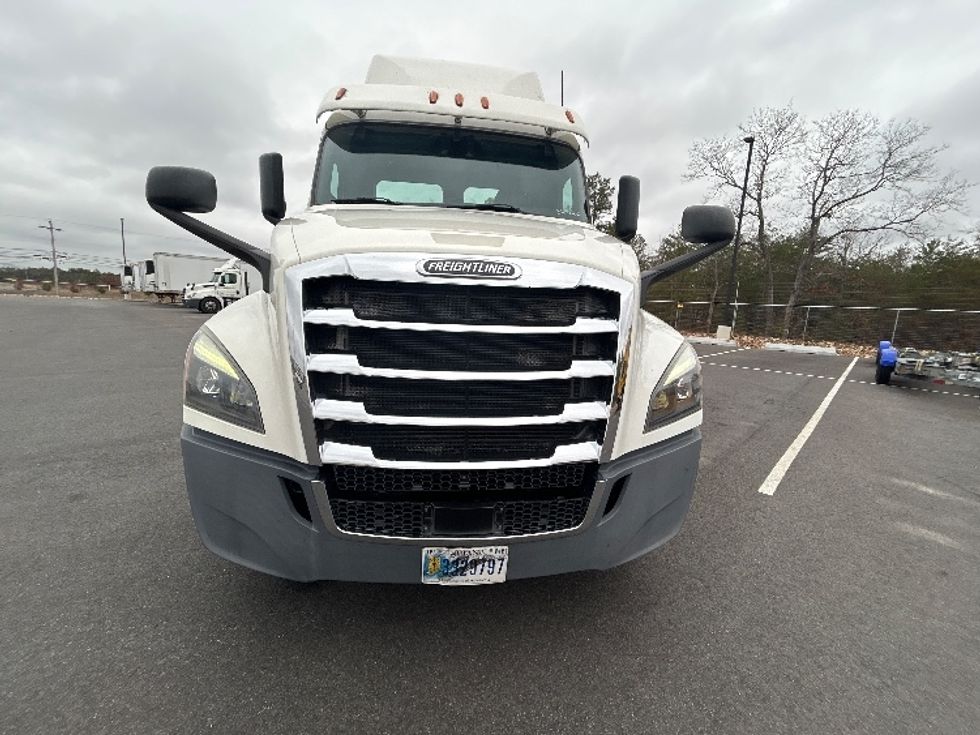 Day Cab Tractor-Heavy Duty Tractors-Freightliner-2019-T12664ST-Linden-NJ-352,045\n\t\tmiles-$ 5,001 - Image 2