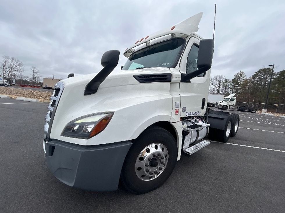 Day Cab Tractor-Heavy Duty Tractors-Freightliner-2019-T12664ST-Linden-NJ-352,045\n\t\tmiles-$ 5,001 - Image 3
