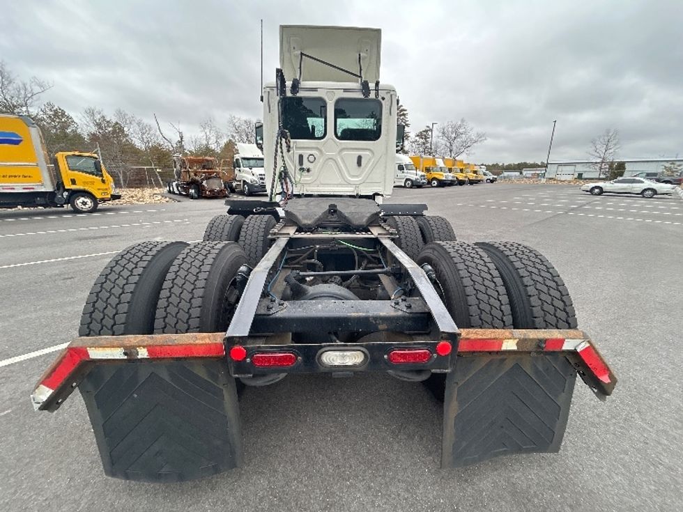 Day Cab Tractor-Heavy Duty Tractors-Freightliner-2019-T12664ST-Linden-NJ-352,045\n\t\tmiles-$ 5,001 - Image 6