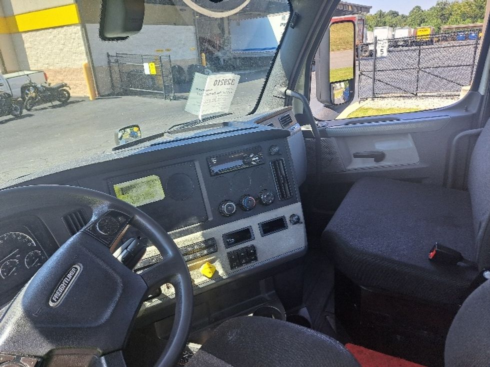 Day Cab Tractor-Heavy Duty Tractors-Freightliner-2019-T12664ST-Lithia Springs-GA-364,682\n\t\tmiles-$ 50,000 - Image 10