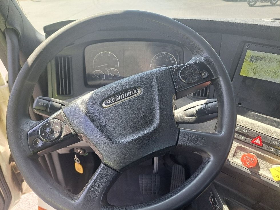 Day Cab Tractor-Heavy Duty Tractors-Freightliner-2019-T12664ST-Lithia Springs-GA-364,682\n\t\tmiles-$ 50,000 - Image 11
