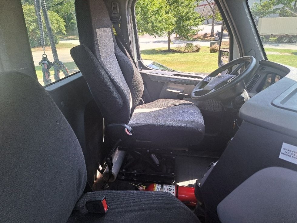 Day Cab Tractor-Heavy Duty Tractors-Freightliner-2019-T12664ST-Lithia Springs-GA-364,682\n\t\tmiles-$ 50,000 - Image 14