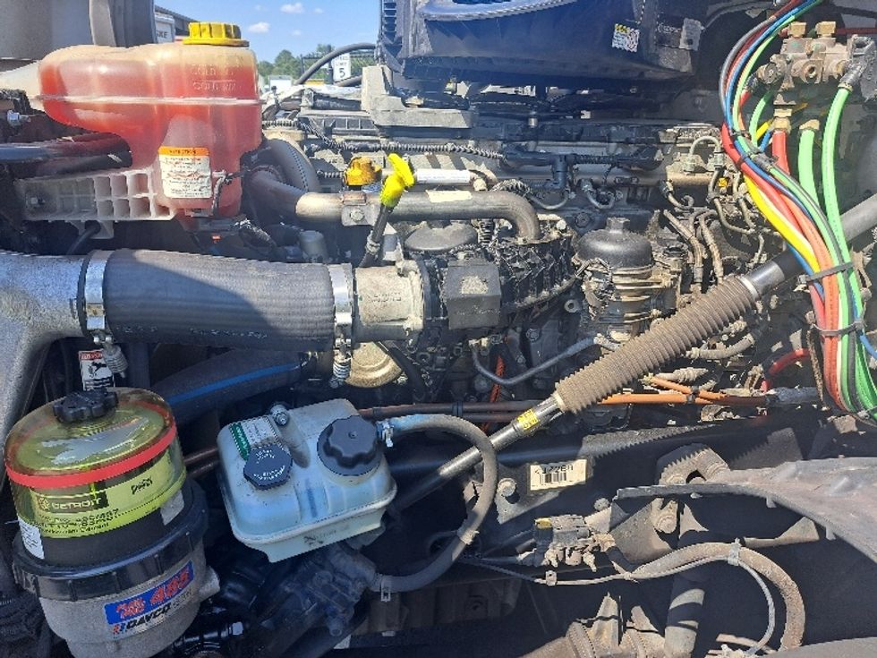 Day Cab Tractor-Heavy Duty Tractors-Freightliner-2019-T12664ST-Lithia Springs-GA-364,682\n\t\tmiles-$ 50,000 - Image 16