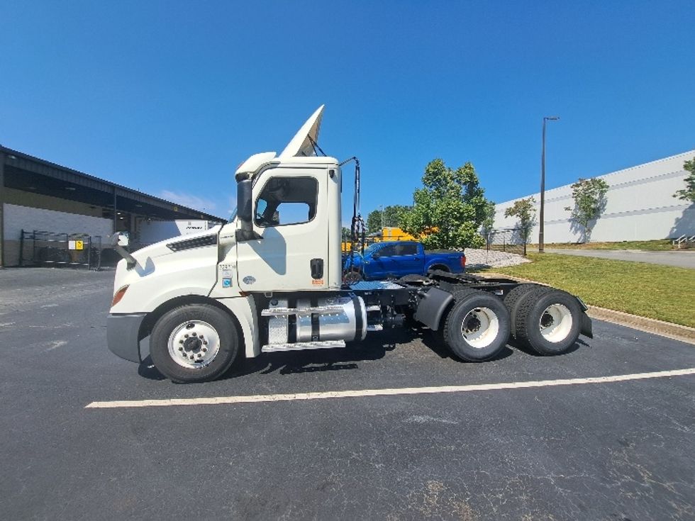 Day Cab Tractor-Heavy Duty Tractors-Freightliner-2019-T12664ST-Lithia Springs-GA-364,682\n\t\tmiles-$ 50,000 - Image 4
