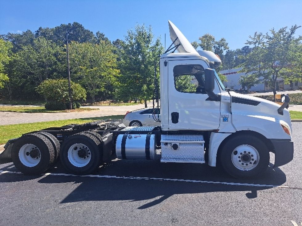 Day Cab Tractor-Heavy Duty Tractors-Freightliner-2019-T12664ST-Lithia Springs-GA-364,682\n\t\tmiles-$ 50,000 - Image 8