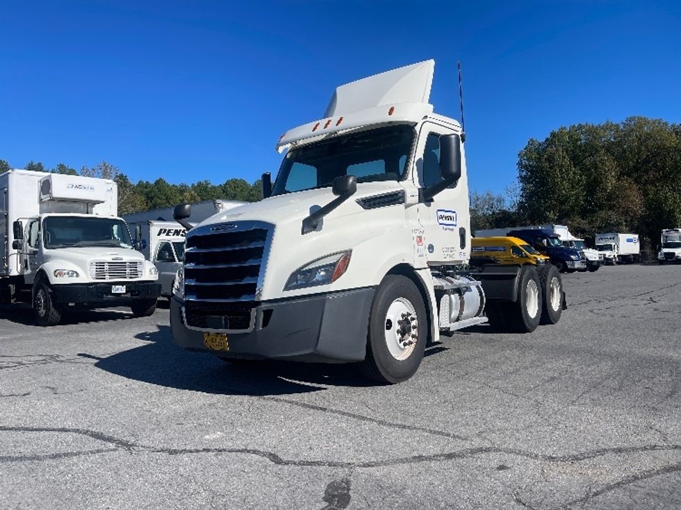 Day Cab Tractor-Heavy Duty Tractors-Freightliner-2019-T12664ST-Little Rock-AR-302,570\n\t\tmiles-$ 65,000 - Image 1