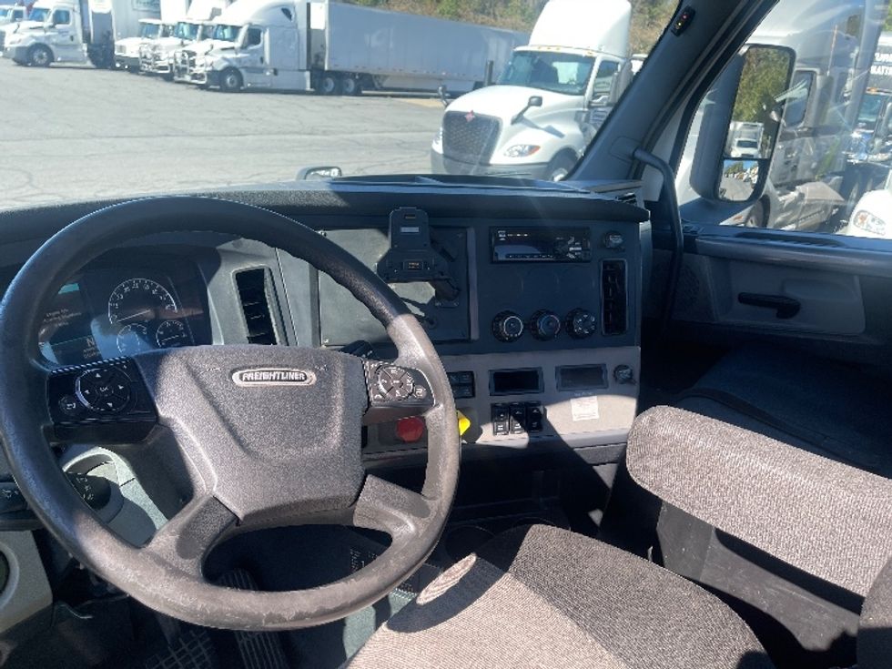 Day Cab Tractor-Heavy Duty Tractors-Freightliner-2019-T12664ST-Little Rock-AR-302,570\n\t\tmiles-$ 65,000 - Image 10