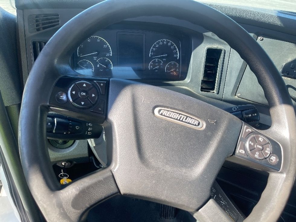 Day Cab Tractor-Heavy Duty Tractors-Freightliner-2019-T12664ST-Little Rock-AR-302,570\n\t\tmiles-$ 65,000 - Image 11