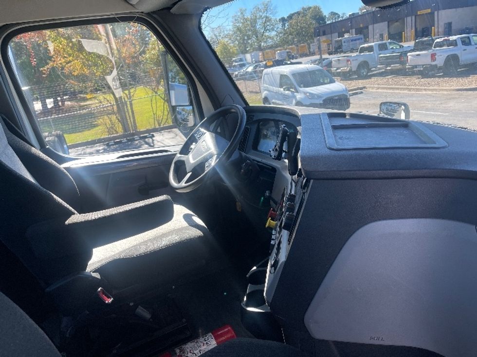 Day Cab Tractor-Heavy Duty Tractors-Freightliner-2019-T12664ST-Little Rock-AR-302,570\n\t\tmiles-$ 65,000 - Image 14