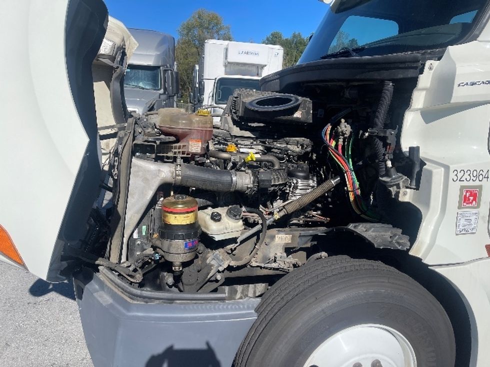 Day Cab Tractor-Heavy Duty Tractors-Freightliner-2019-T12664ST-Little Rock-AR-302,570\n\t\tmiles-$ 65,000 - Image 16