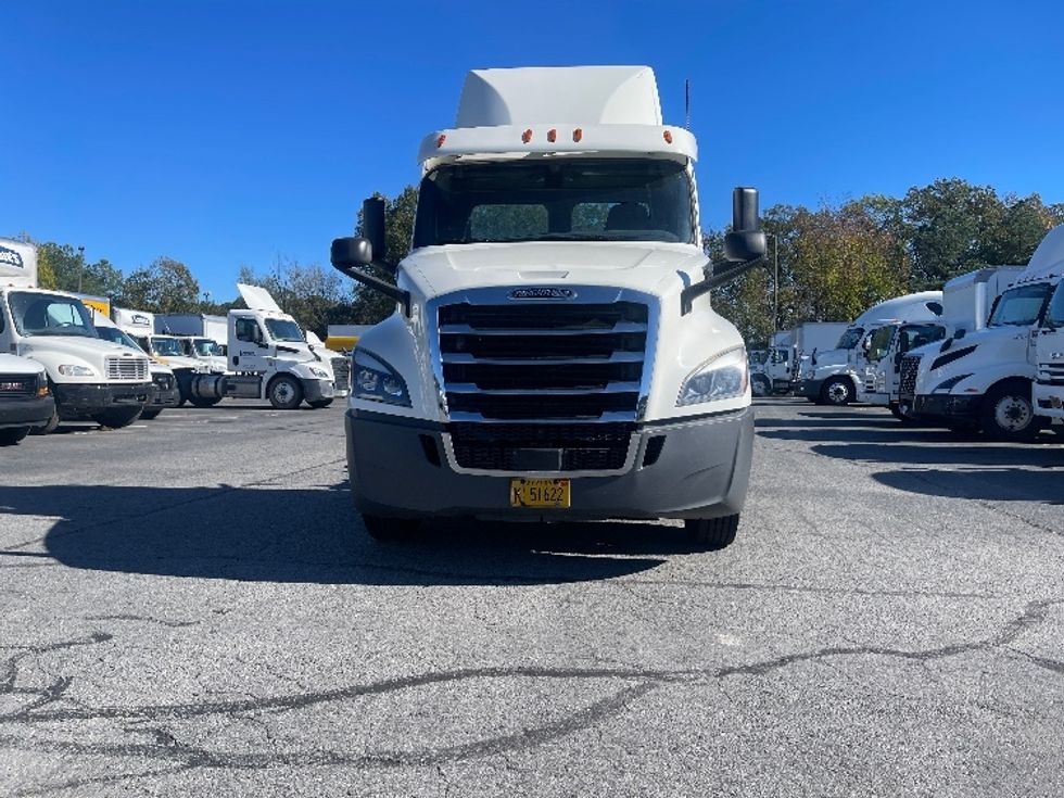 Day Cab Tractor-Heavy Duty Tractors-Freightliner-2019-T12664ST-Little Rock-AR-302,570\n\t\tmiles-$ 65,000 - Image 2