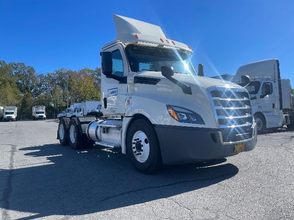 Day Cab Tractor-Heavy Duty Tractors-Freightliner-2019-T12664ST-Little Rock-AR-302,570\n\t\tmiles-$ 65,000 - Image 3