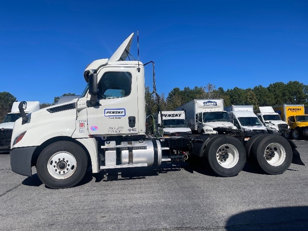 Day Cab Tractor-Heavy Duty Tractors-Freightliner-2019-T12664ST-Little Rock-AR-302,570\n\t\tmiles-$ 65,000 - Image 4
