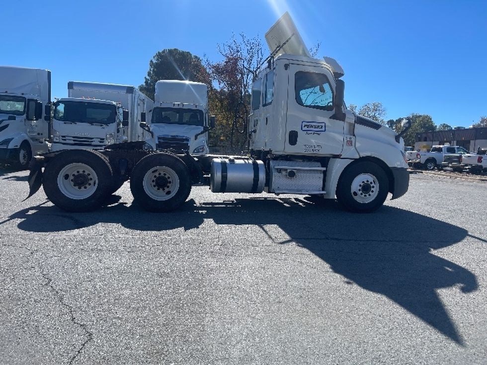 Day Cab Tractor-Heavy Duty Tractors-Freightliner-2019-T12664ST-Little Rock-AR-302,570\n\t\tmiles-$ 65,000 - Image 8
