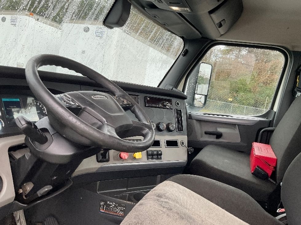 Day Cab Tractor-Heavy Duty Tractors-Freightliner-2019-T12664ST-Little Rock-AR-423,708\n\t\tmiles-$ 45,000 - Image 10