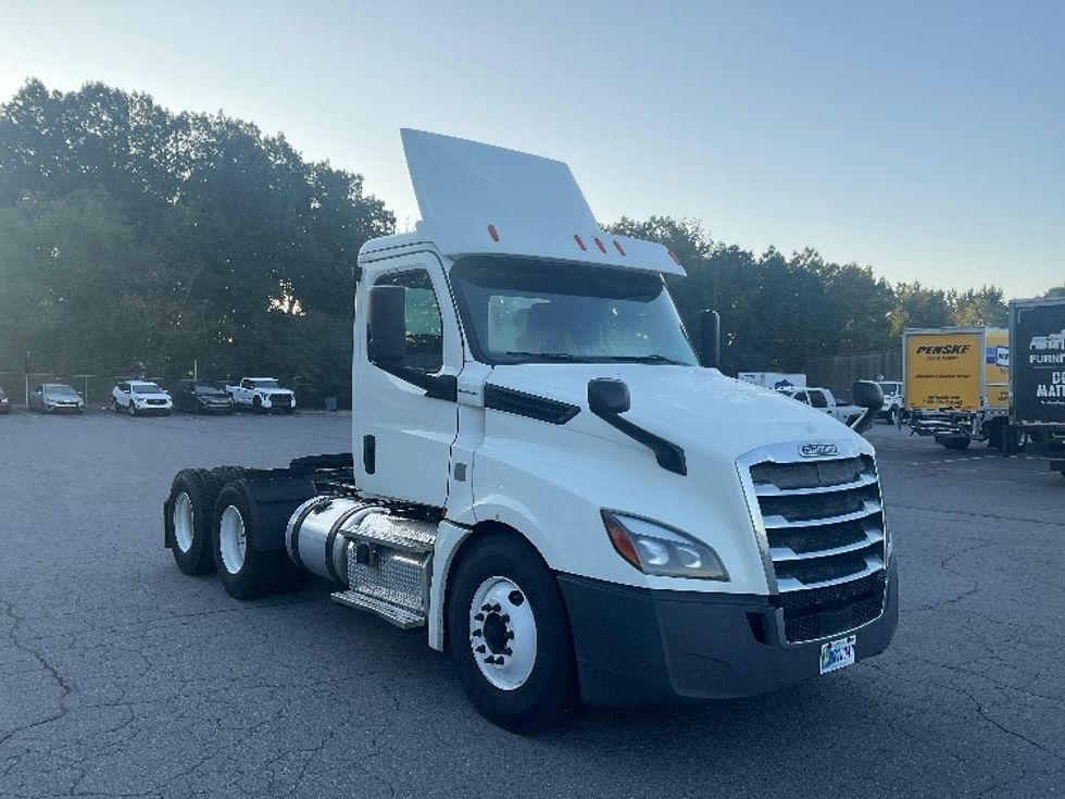 Day Cab Tractor-Heavy Duty Tractors-Freightliner-2019-T12664ST-Little Rock-AR-533,250\n\t\tmiles-$ 37,250 - Image 1