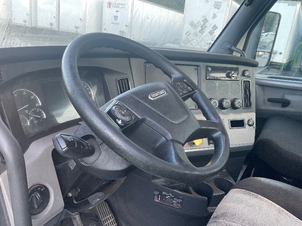 Day Cab Tractor-Heavy Duty Tractors-Freightliner-2019-T12664ST-Little Rock-AR-533,250\n\t\tmiles-$ 37,250 - Image 10