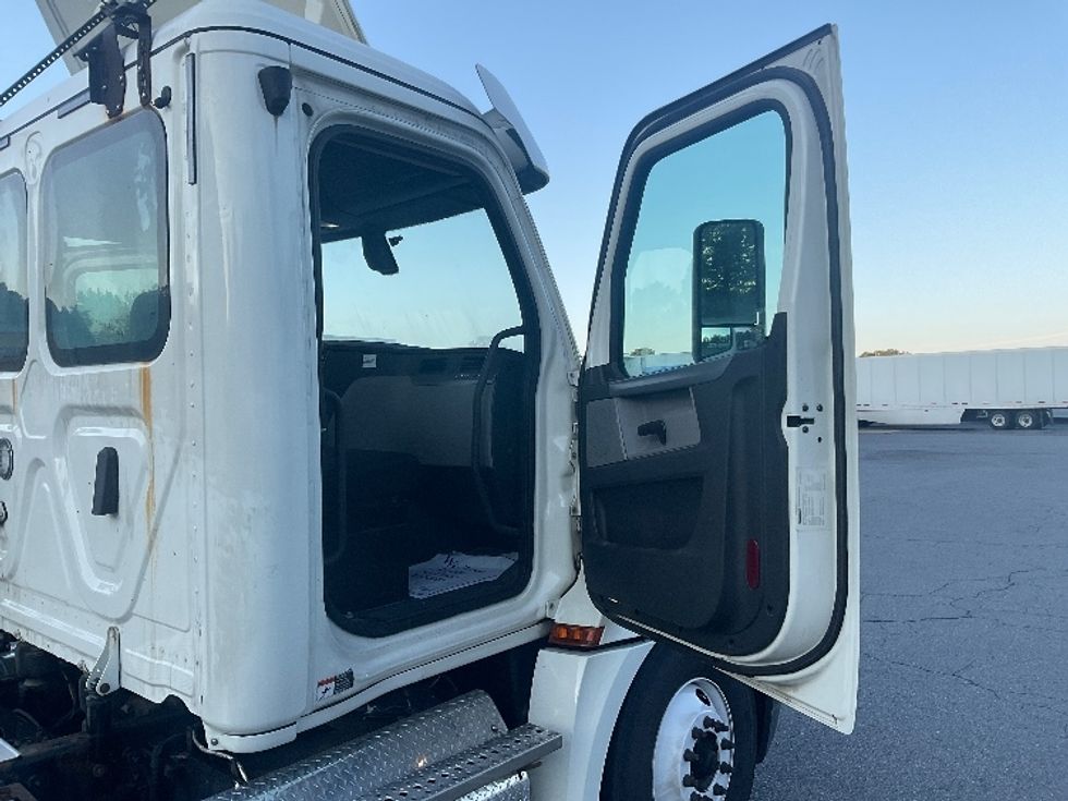 Day Cab Tractor-Heavy Duty Tractors-Freightliner-2019-T12664ST-Little Rock-AR-533,250\n\t\tmiles-$ 37,250 - Image 12
