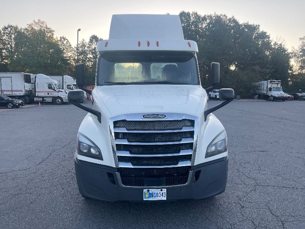 Day Cab Tractor-Heavy Duty Tractors-Freightliner-2019-T12664ST-Little Rock-AR-533,250\n\t\tmiles-$ 37,250 - Image 2