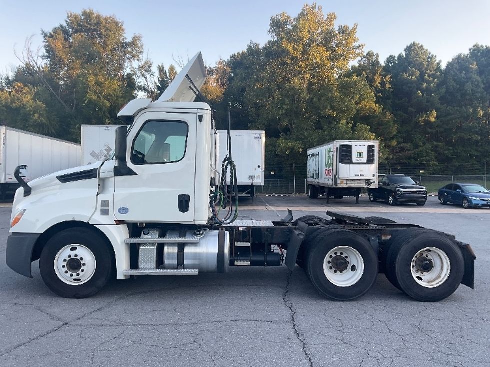 Day Cab Tractor-Heavy Duty Tractors-Freightliner-2019-T12664ST-Little Rock-AR-533,250\n\t\tmiles-$ 37,250 - Image 4