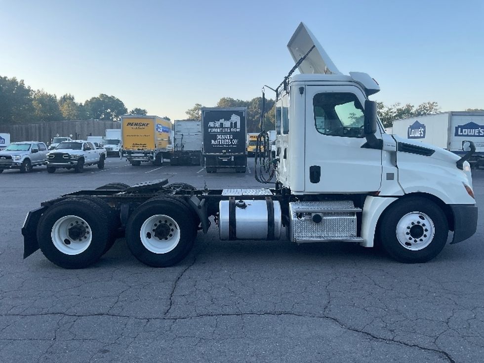Day Cab Tractor-Heavy Duty Tractors-Freightliner-2019-T12664ST-Little Rock-AR-533,250\n\t\tmiles-$ 37,250 - Image 8