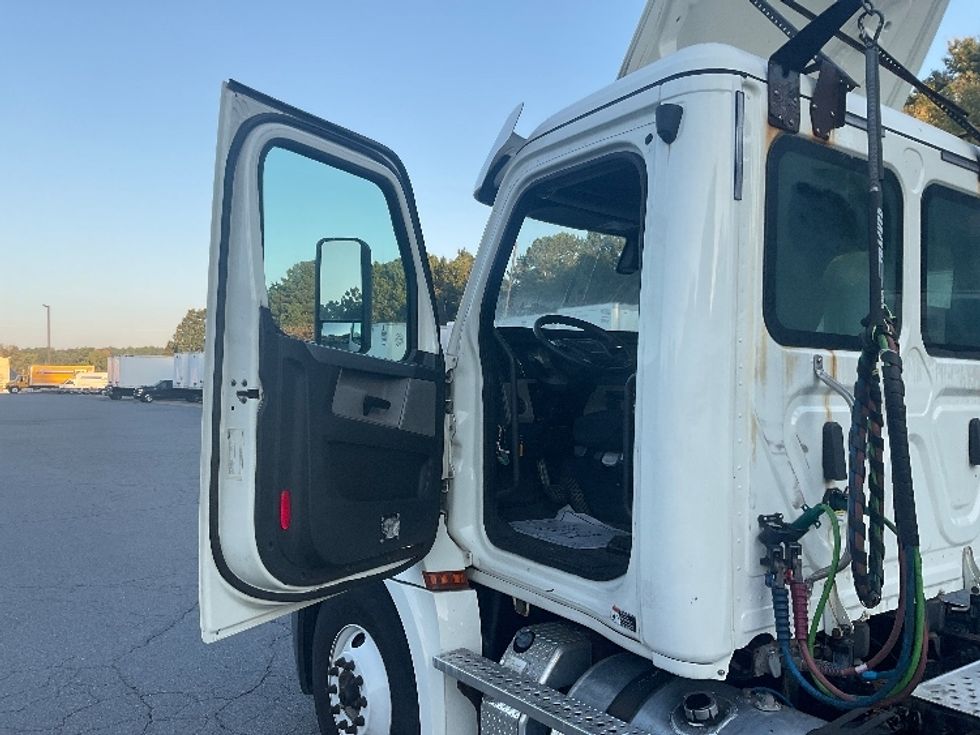 Day Cab Tractor-Heavy Duty Tractors-Freightliner-2019-T12664ST-Little Rock-AR-533,250\n\t\tmiles-$ 37,250 - Image 9