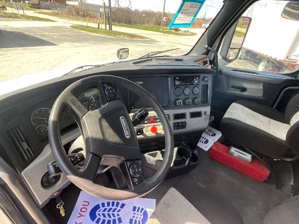 Day Cab Tractor-Heavy Duty Tractors-Freightliner-2019-T12664ST-London-ON-486,026\n\t\tkm-$ 55,500 - Image 10