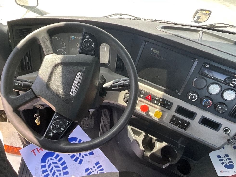 Day Cab Tractor-Heavy Duty Tractors-Freightliner-2019-T12664ST-London-ON-486,026\n\t\tkm-$ 55,500 - Image 11