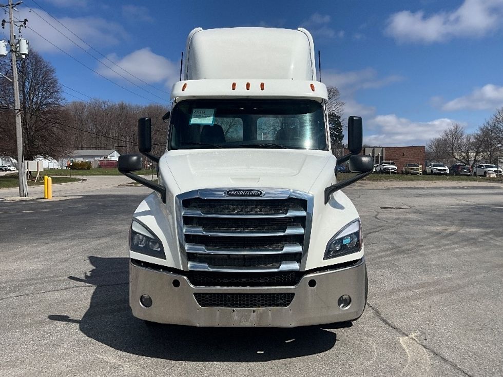 Day Cab Tractor-Heavy Duty Tractors-Freightliner-2019-T12664ST-London-ON-486,026\n\t\tkm-$ 55,500 - Image 2