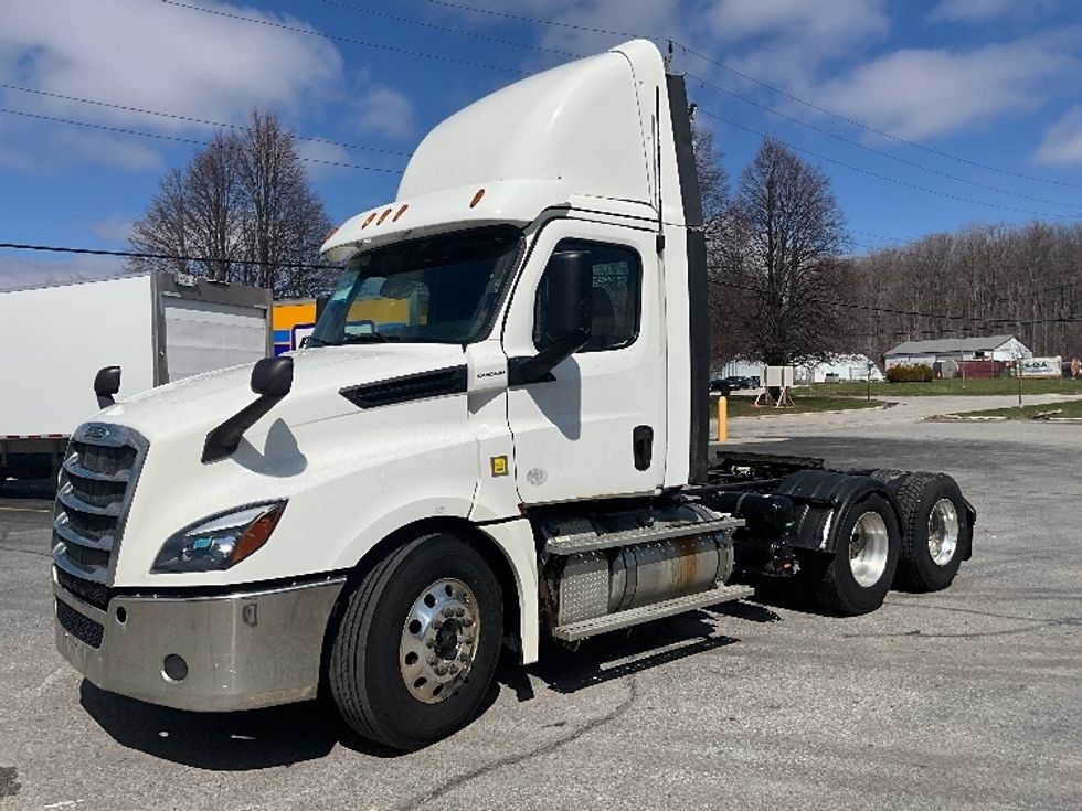 Day Cab Tractor-Heavy Duty Tractors-Freightliner-2019-T12664ST-London-ON-486,026\n\t\tkm-$ 55,500 - Image 3