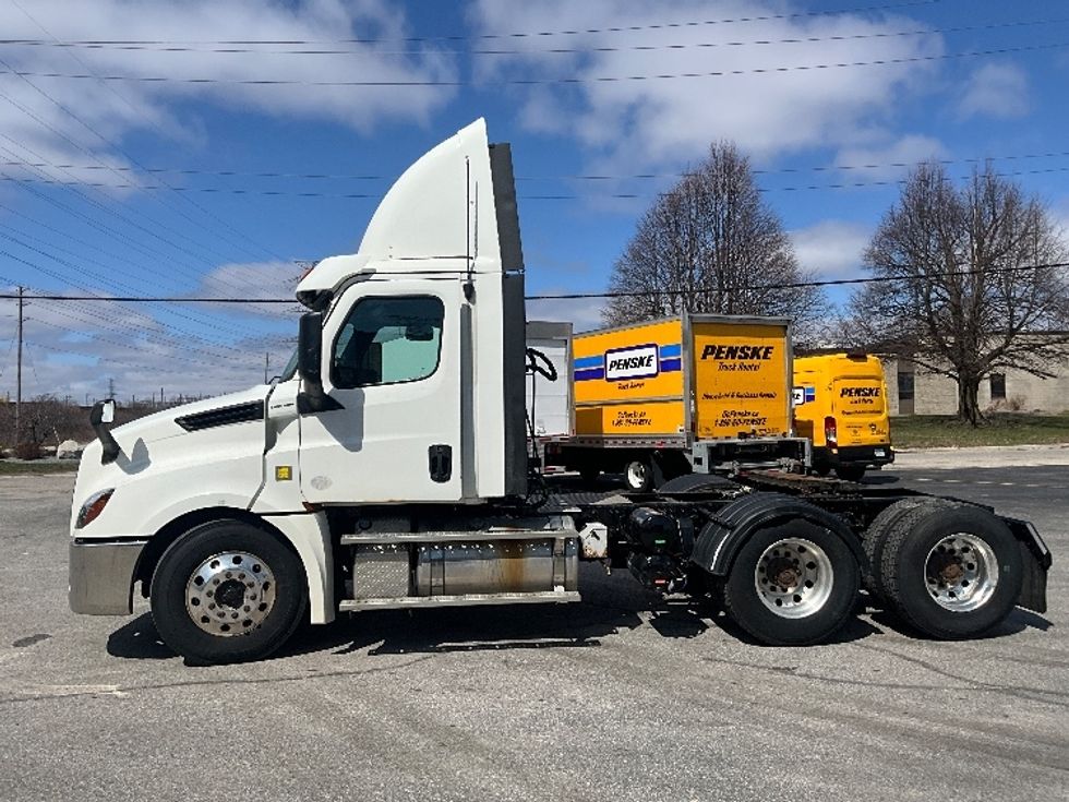 Day Cab Tractor-Heavy Duty Tractors-Freightliner-2019-T12664ST-London-ON-486,026\n\t\tkm-$ 55,500 - Image 4