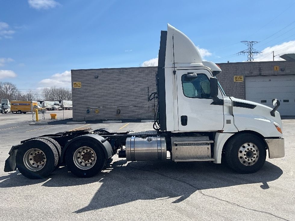 Day Cab Tractor-Heavy Duty Tractors-Freightliner-2019-T12664ST-London-ON-486,026\n\t\tkm-$ 55,500 - Image 8