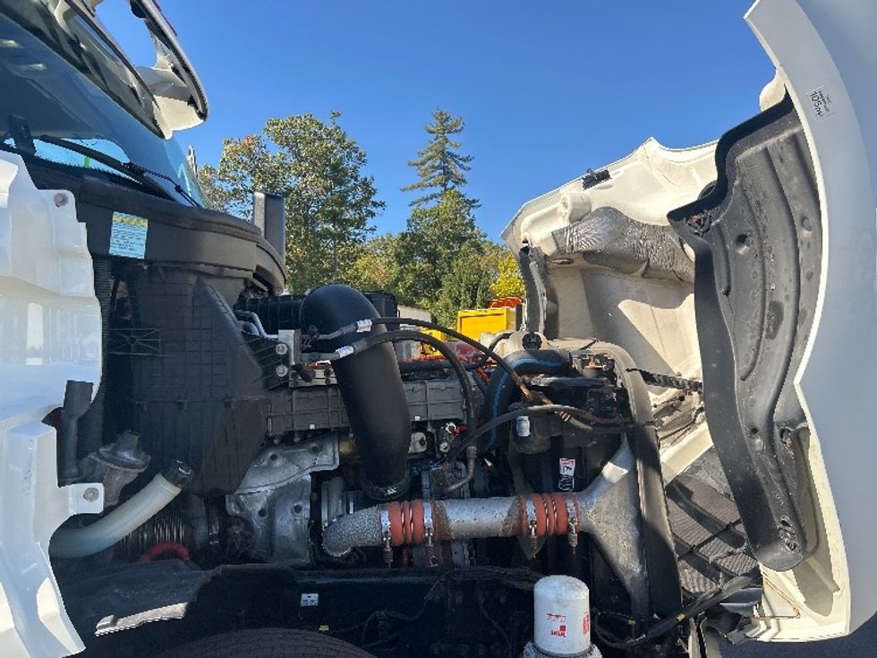 Day Cab Tractor-Heavy Duty Tractors-Freightliner-2019-T12664ST-Londonderry-NH-210,000\n\t\tmiles-$ 50,000 - Image 15