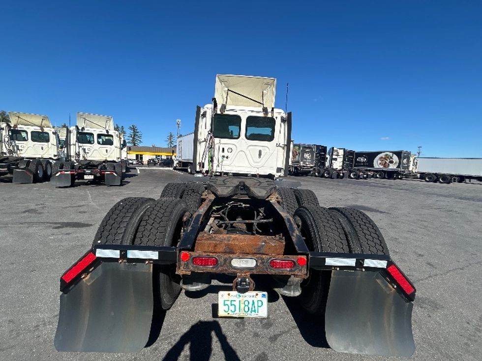 Day Cab Tractor-Heavy Duty Tractors-Freightliner-2019-T12664ST-Londonderry-NH-210,000\n\t\tmiles-$ 50,000 - Image 6