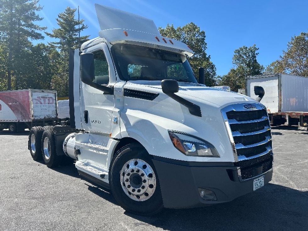 Day Cab Tractor-Heavy Duty Tractors-Freightliner-2019-T12664ST-Londonderry-NH-212,450\n\t\tmiles-$ 34,250 - Image 1